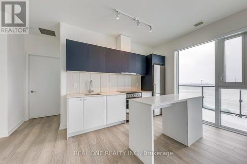 1012 - 8 Tippett Road, Toronto, ON - Indoor Photo Showing Kitchen