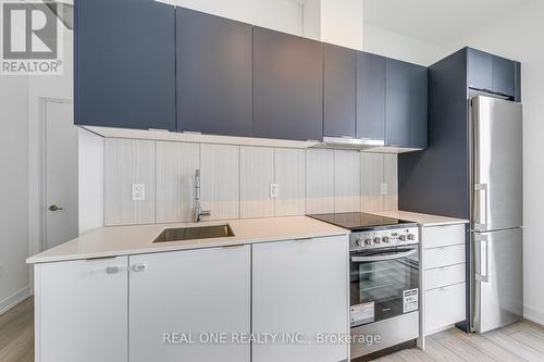 1012 - 8 Tippett Road, Toronto, ON - Indoor Photo Showing Kitchen