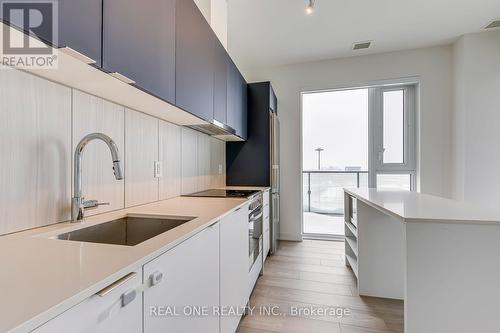 1012 - 8 Tippett Road, Toronto, ON - Indoor Photo Showing Kitchen
