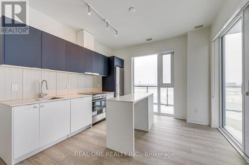 1012 - 8 Tippett Road, Toronto, ON - Indoor Photo Showing Kitchen