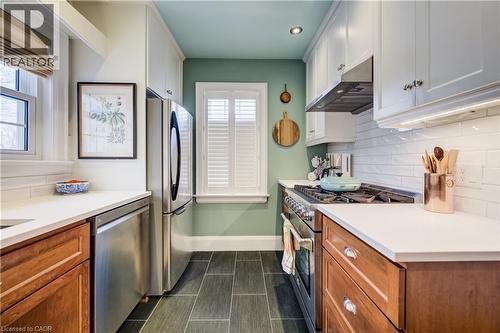 8 Lowrey Avenue S, Cambridge, ON - Indoor Photo Showing Kitchen With Upgraded Kitchen