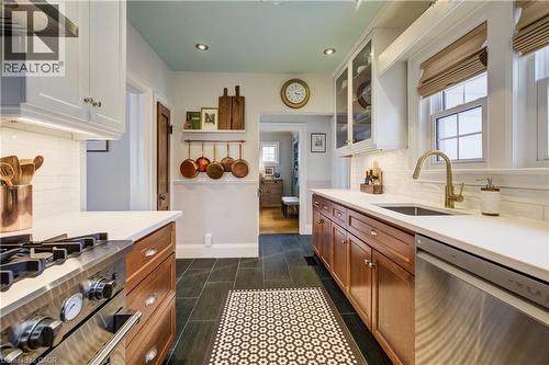 8 Lowrey Avenue S, Cambridge, ON - Indoor Photo Showing Kitchen With Upgraded Kitchen