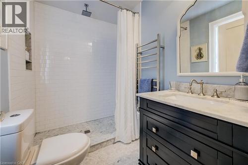 8 Lowrey Avenue S, Cambridge, ON - Indoor Photo Showing Bathroom