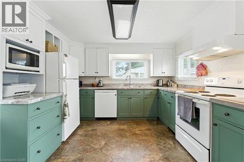 4588 Martha Lane, Beamsville, ON - Indoor Photo Showing Kitchen