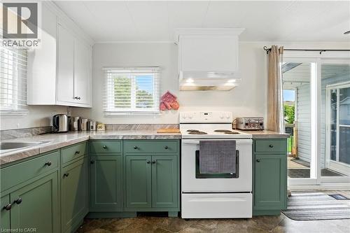 4588 Martha Lane, Beamsville, ON - Indoor Photo Showing Kitchen