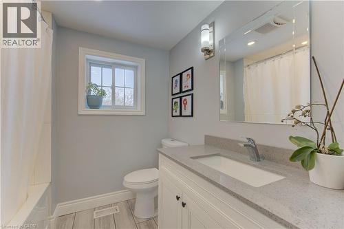 4-piece main bath on second floor - 51 Nathaniel Crescent, Kitchener, ON - Indoor Photo Showing Bathroom