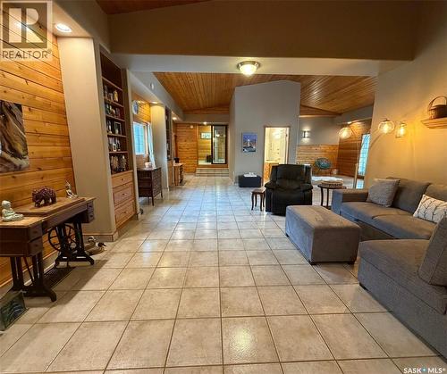 74 Nunn Street, La Ronge, SK - Indoor