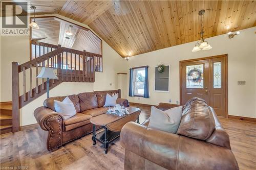 690 Wallace Avenue S, Listowel, ON - Indoor Photo Showing Living Room