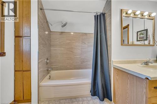 690 Wallace Avenue S, Listowel, ON - Indoor Photo Showing Bathroom