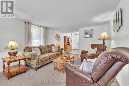 151 King Street, Callander, ON - Indoor Photo Showing Living Room