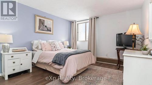 902 - 570 Proudfoot Lane, London North (North N), ON - Indoor Photo Showing Bedroom