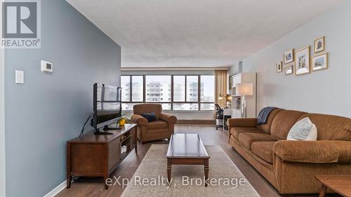 902 - 570 Proudfoot Lane, London North (North N), ON - Indoor Photo Showing Living Room