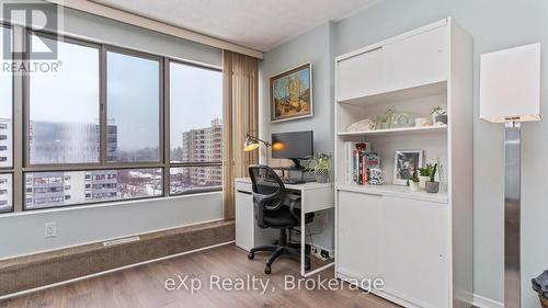 902 - 570 Proudfoot Lane, London North (North N), ON - Indoor Photo Showing Office