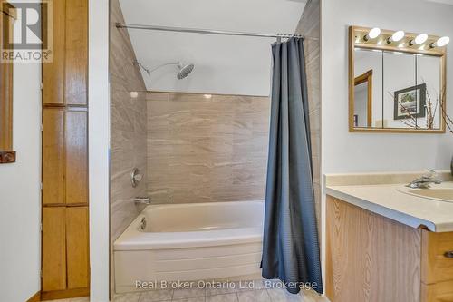 690 Wallace Avenue S, North Perth (Listowel), ON - Indoor Photo Showing Bathroom