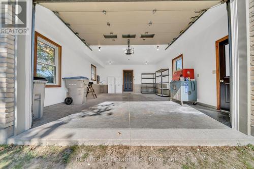 690 Wallace Avenue S, North Perth (Listowel), ON - Indoor Photo Showing Garage