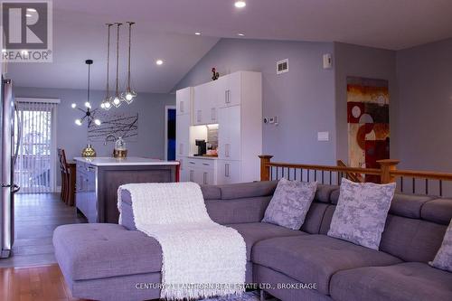 1500 Crimson Crescent, Kingston (City Northwest), ON - Indoor Photo Showing Living Room
