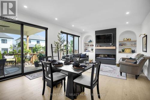 1894 Fountain Grass Drive, London South (South B), ON - Indoor With Fireplace
