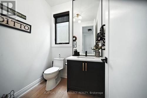 1894 Fountain Grass Drive, London South (South B), ON - Indoor Photo Showing Bathroom