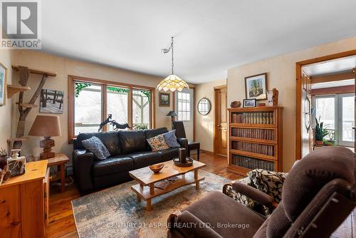 72 Maplewood Road, Hastings Highlands (Bangor Ward), ON - Indoor Photo Showing Living Room