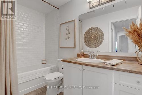 201 Versaille Street, Alfred And Plantagenet, ON - Indoor Photo Showing Bathroom
