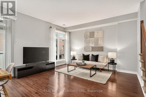 521 Chaperal Private N, Ottawa, ON - Indoor Photo Showing Living Room