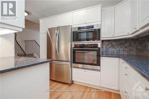 2088 Orient Park Drive, Ottawa, ON - Indoor Photo Showing Kitchen