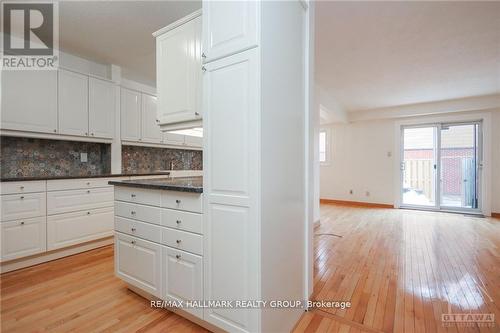 2088 Orient Park Drive, Ottawa, ON - Indoor Photo Showing Kitchen