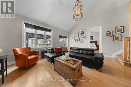 813 Platinum Street, Clarence-Rockland, ON - Indoor Photo Showing Living Room