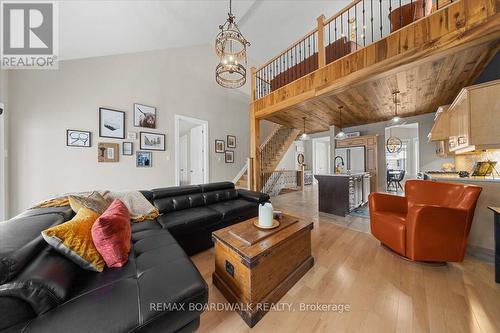 813 Platinum Street, Clarence-Rockland, ON - Indoor Photo Showing Living Room
