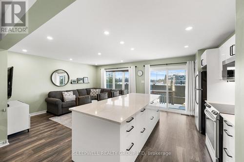 566 Meadowcreek Circle, Ottawa, ON - Indoor Photo Showing Kitchen