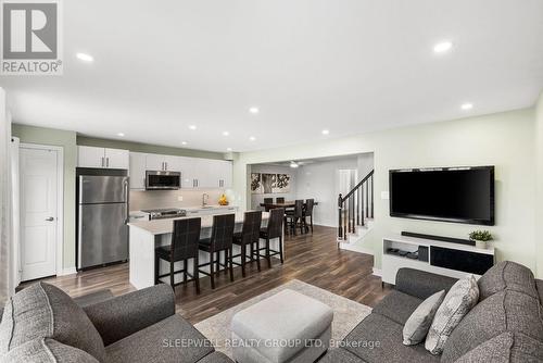 566 Meadowcreek Circle, Ottawa, ON - Indoor Photo Showing Other Room