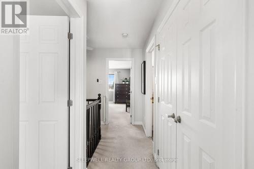 566 Meadowcreek Circle, Ottawa, ON - Indoor Photo Showing Other Room