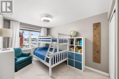 566 Meadowcreek Circle, Ottawa, ON - Indoor Photo Showing Bedroom