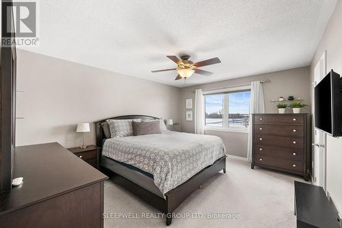 566 Meadowcreek Circle, Ottawa, ON - Indoor Photo Showing Bedroom