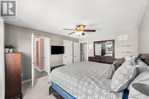 566 Meadowcreek Circle, Ottawa, ON - Indoor Photo Showing Bedroom