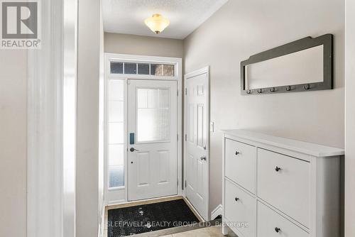 566 Meadowcreek Circle, Ottawa, ON - Indoor Photo Showing Other Room