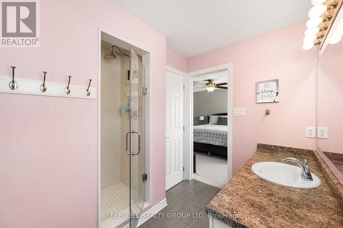 566 Meadowcreek Circle, Ottawa, ON - Indoor Photo Showing Bathroom