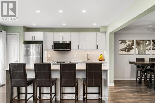 566 Meadowcreek Circle, Ottawa, ON - Indoor Photo Showing Kitchen With Upgraded Kitchen