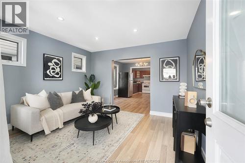 1106-08 Elm Avenue, Windsor, ON - Indoor Photo Showing Living Room
