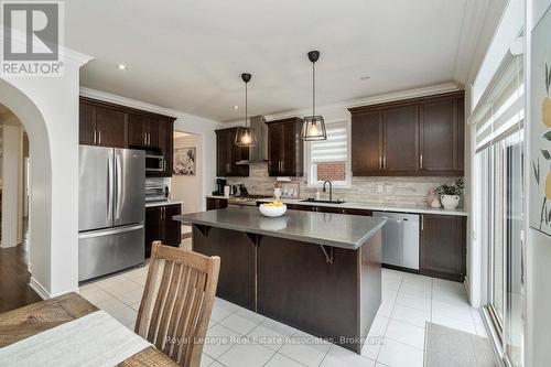 30 Danfield Court, Brampton, ON - Indoor Photo Showing Kitchen With Upgraded Kitchen