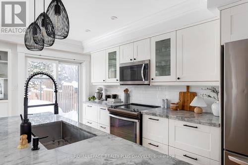 4074 Kryzan Drive, Burlington, ON - Indoor Photo Showing Kitchen With Stainless Steel Kitchen With Upgraded Kitchen