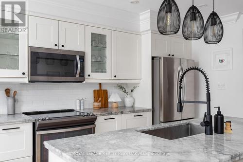 4074 Kryzan Drive, Burlington, ON - Indoor Photo Showing Kitchen With Stainless Steel Kitchen With Upgraded Kitchen