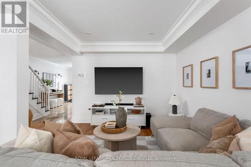 4074 Kryzan Drive, Burlington, ON - Indoor Photo Showing Living Room