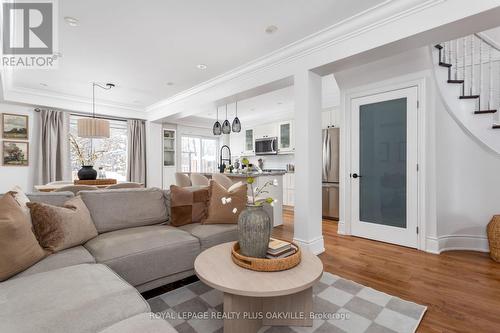 4074 Kryzan Drive, Burlington, ON - Indoor Photo Showing Living Room