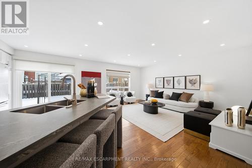 911 Zelinsky Crescent, Milton, ON - Indoor Photo Showing Living Room
