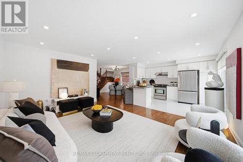 911 Zelinsky Crescent, Milton, ON - Indoor Photo Showing Living Room