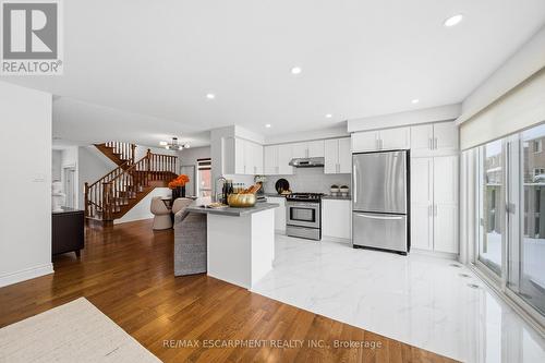 911 Zelinsky Crescent, Milton, ON - Indoor Photo Showing Kitchen With Stainless Steel Kitchen