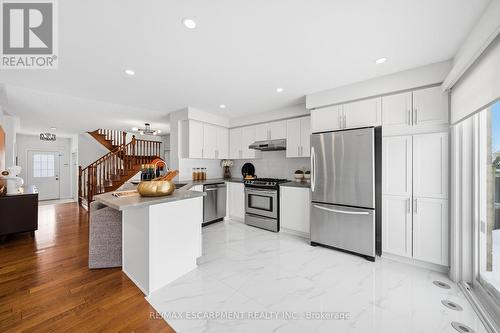 911 Zelinsky Crescent, Milton, ON - Indoor Photo Showing Kitchen With Stainless Steel Kitchen