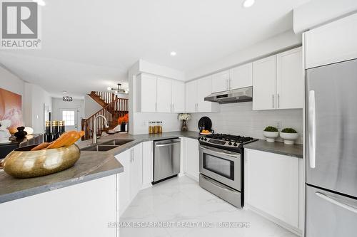 911 Zelinsky Crescent, Milton, ON - Indoor Photo Showing Kitchen With Stainless Steel Kitchen With Double Sink With Upgraded Kitchen