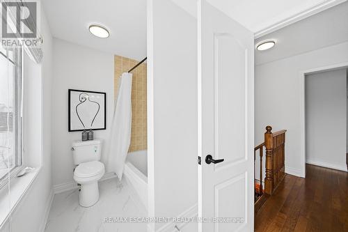 911 Zelinsky Crescent, Milton, ON - Indoor Photo Showing Bathroom
